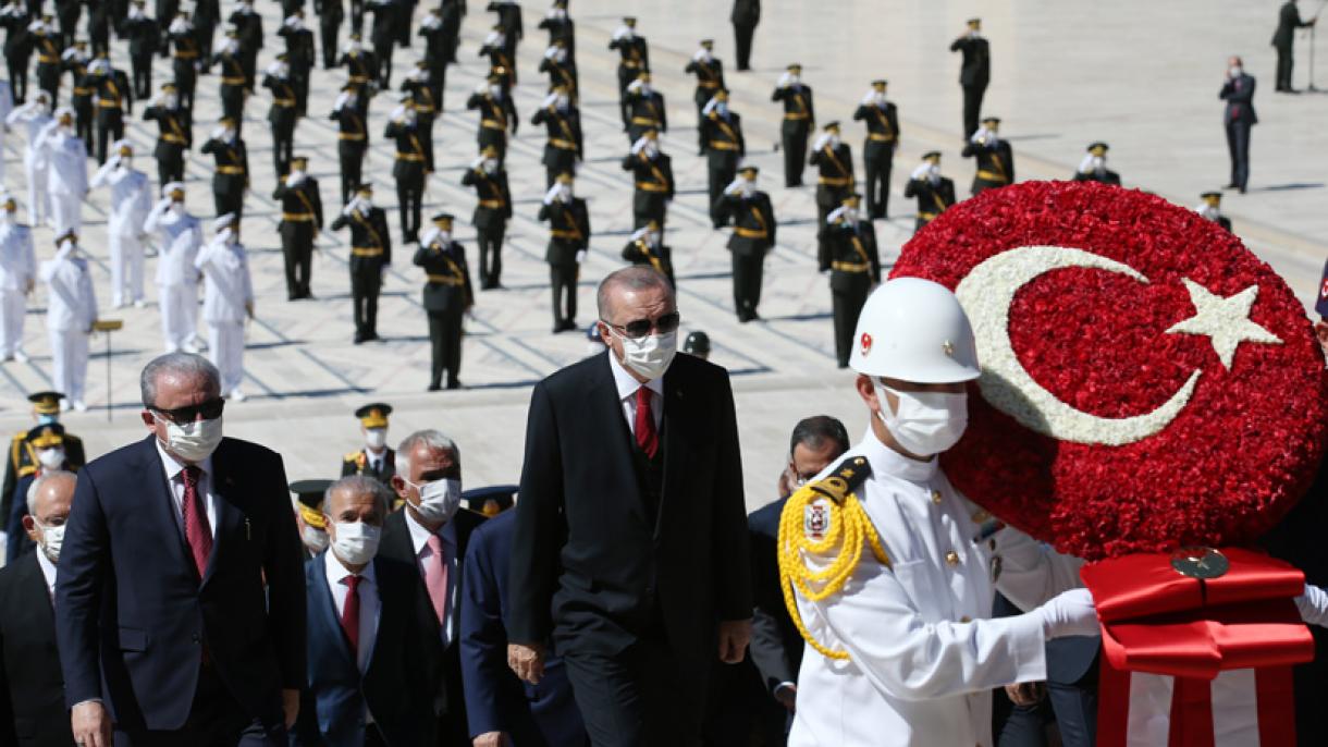 Cumhurbaşkanı Erdogan 30 Ağustos Zafer Bayramı Anıtkabir 4.jpg
