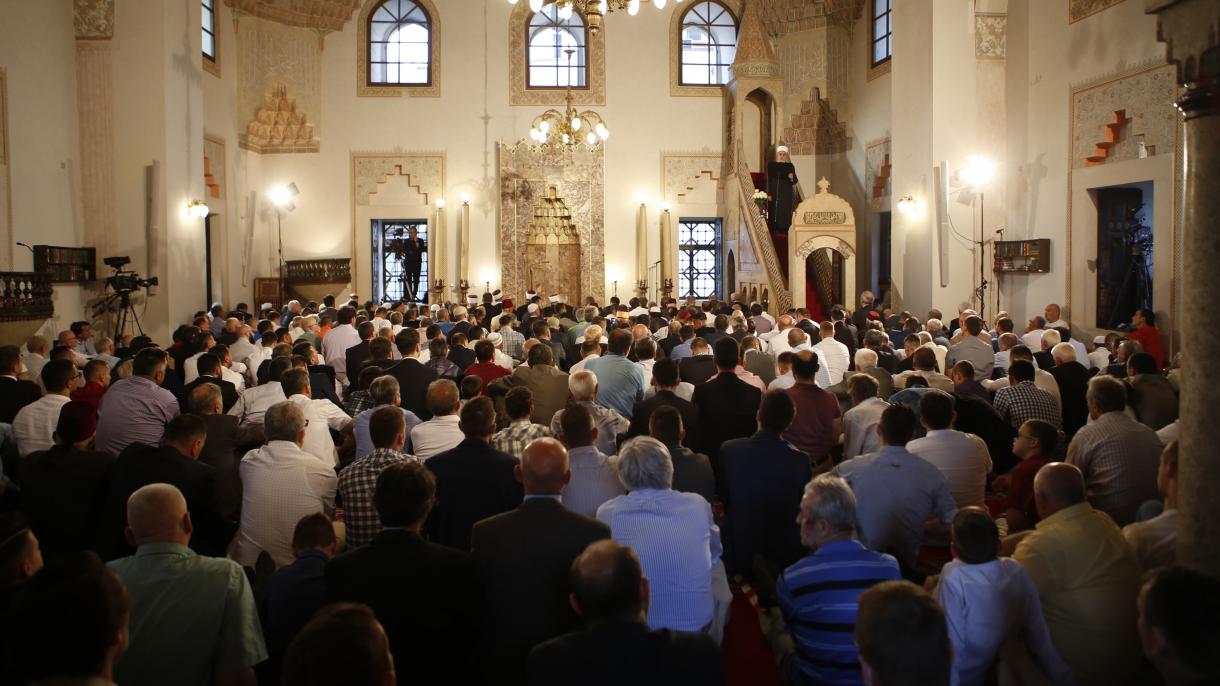 Bajram-namaz klanjan u Begovoj džamiji: Bajram je prilika da se radost podeli s komšijama