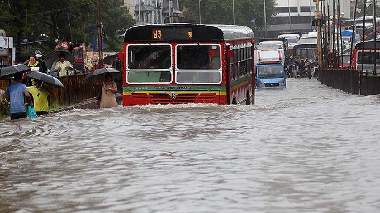 Η Ινδία πνίγεται από τις βροχές  των μουσώνων