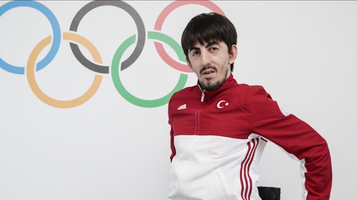 Aranyérmes Abdullah Öztürk asztali teniszező