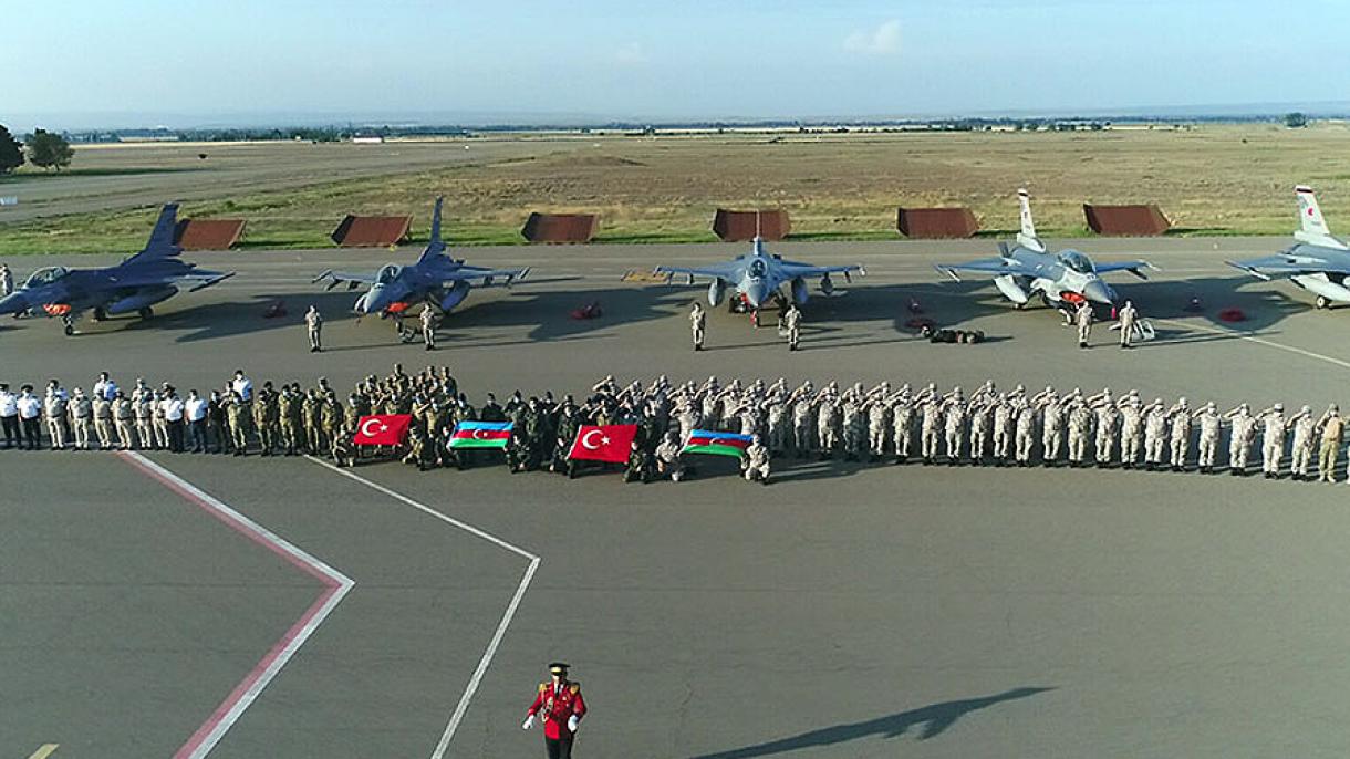 Turk f-16'lari azerbaycan'da1.jpg