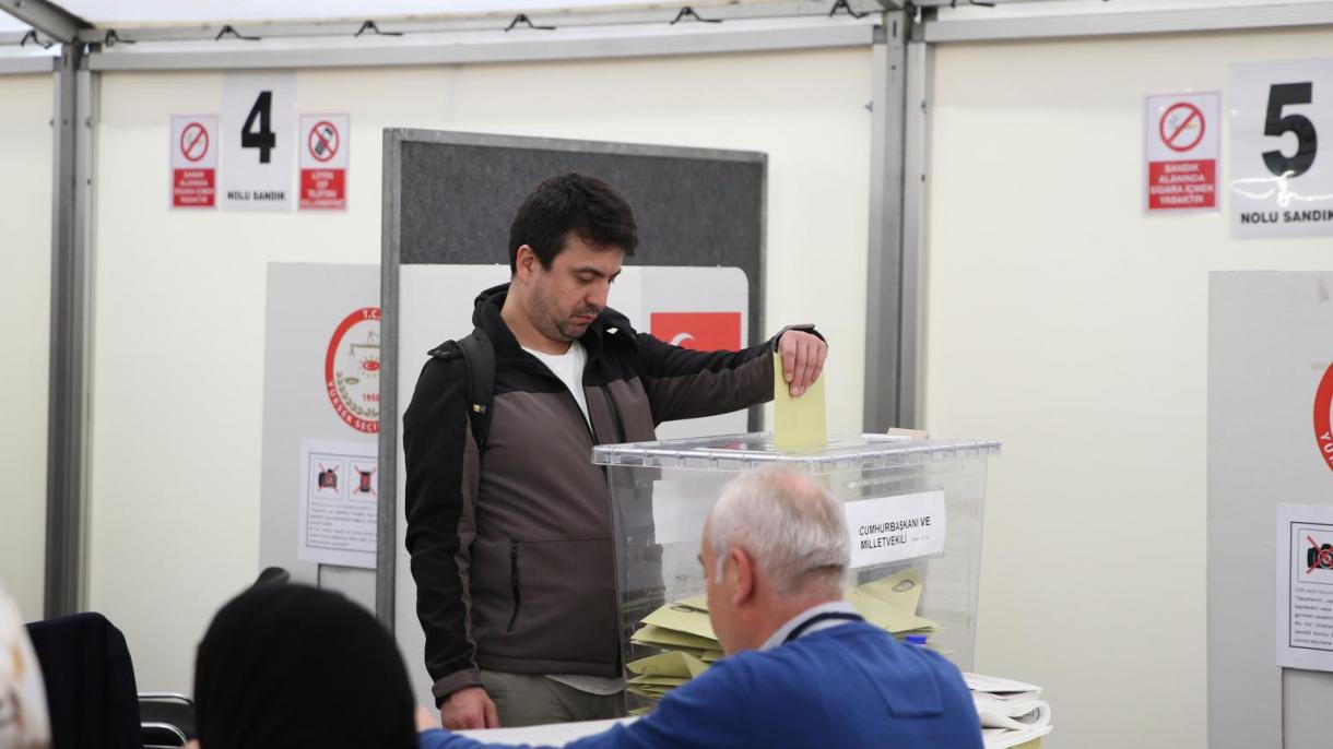Récord de participación de electores turcos en el extranjero por las elecciones de 2023