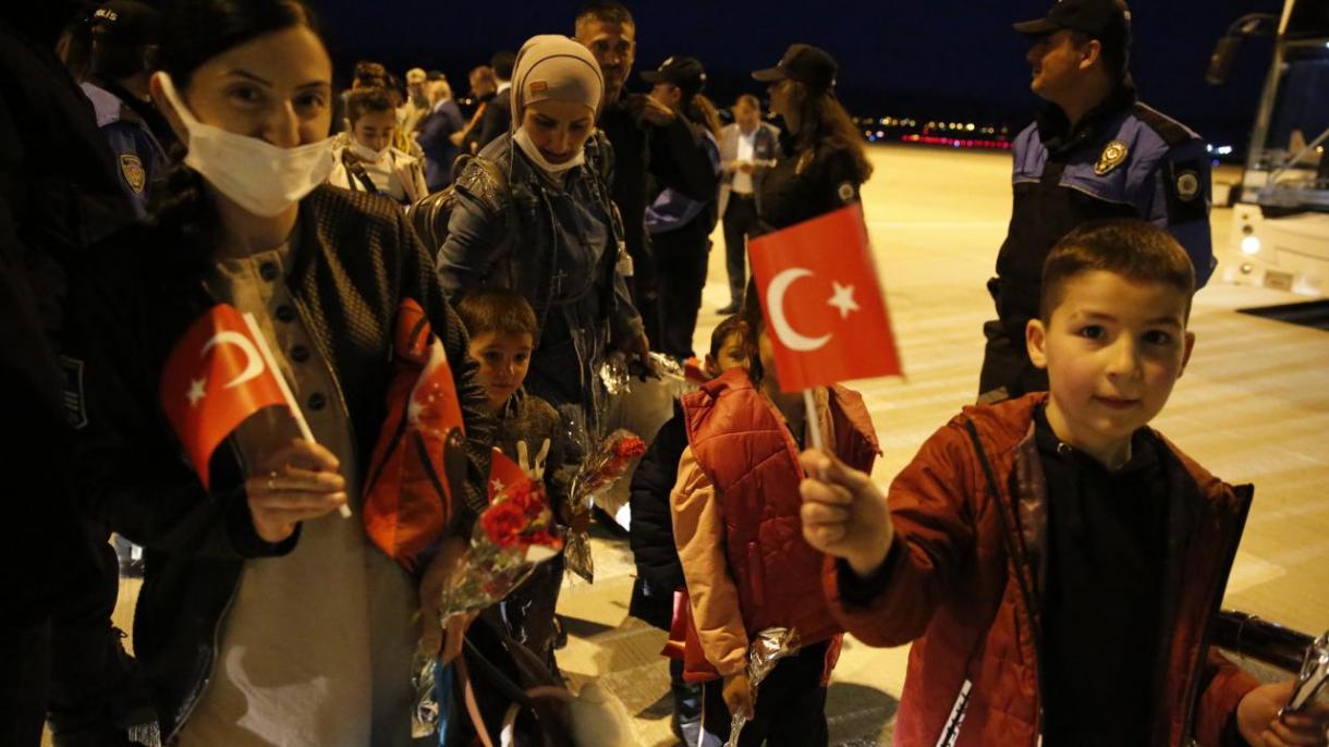 Ahiska Türkleri Elazığ'da Ukrayna Tahliye1.jpg