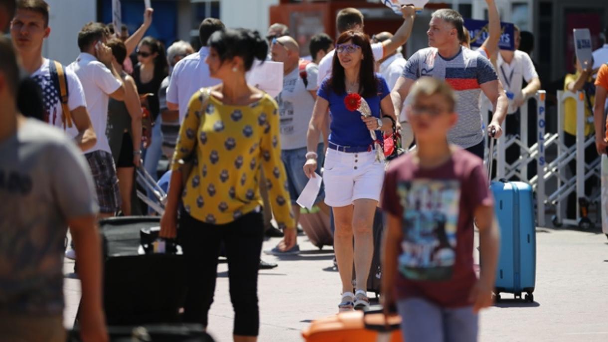 Rus turistları Antaliyada