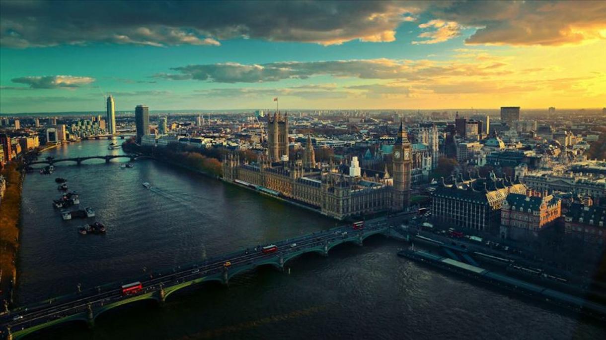 Pubs e restaurantes reabrem na Inglaterra para o 'Super Sábado'