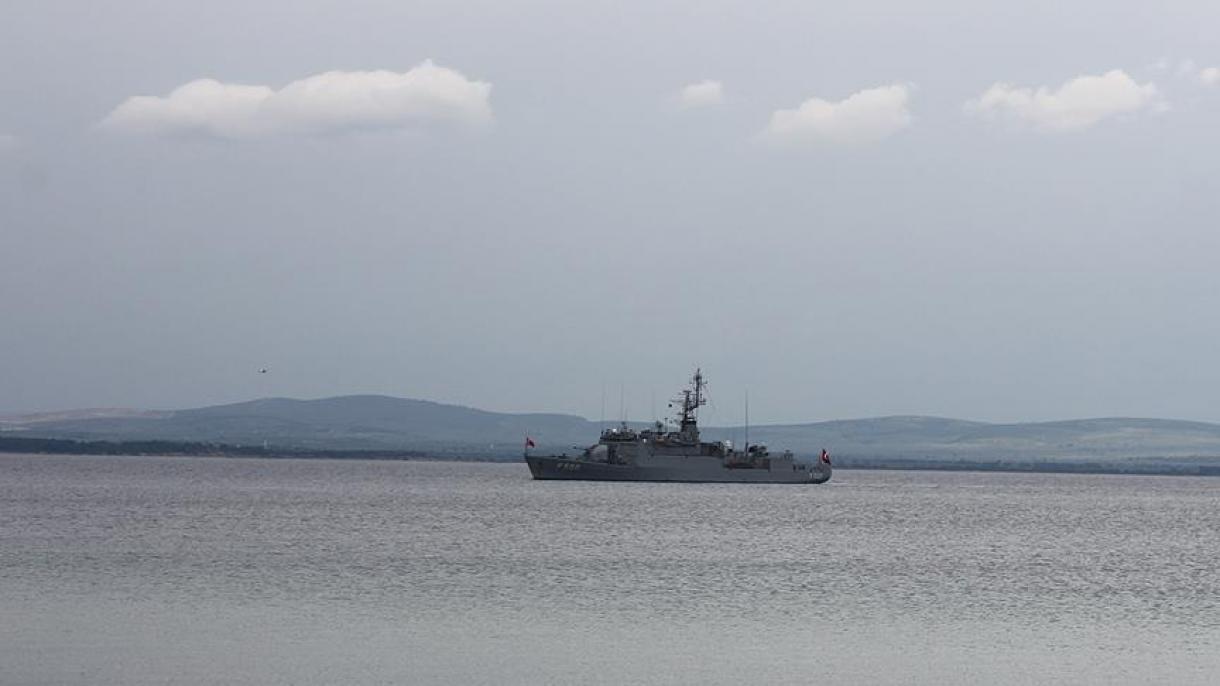 Los cascos militares griegos disparan contra un carguero turco en el mar Egeo