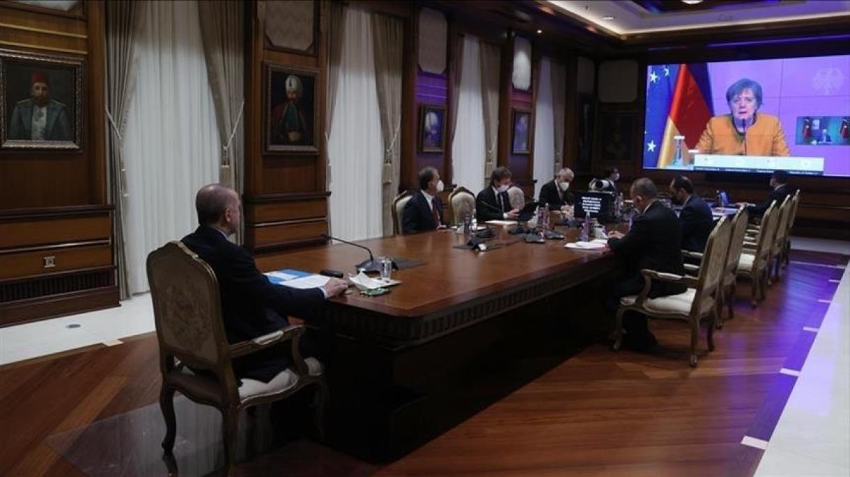 ئەردوغان مېركېل بىلەن تۈركىيە-ياۋروپا ئىتتىپاقى مۇناسىۋەتلىرىنى مۇزاكىرە قىلدى