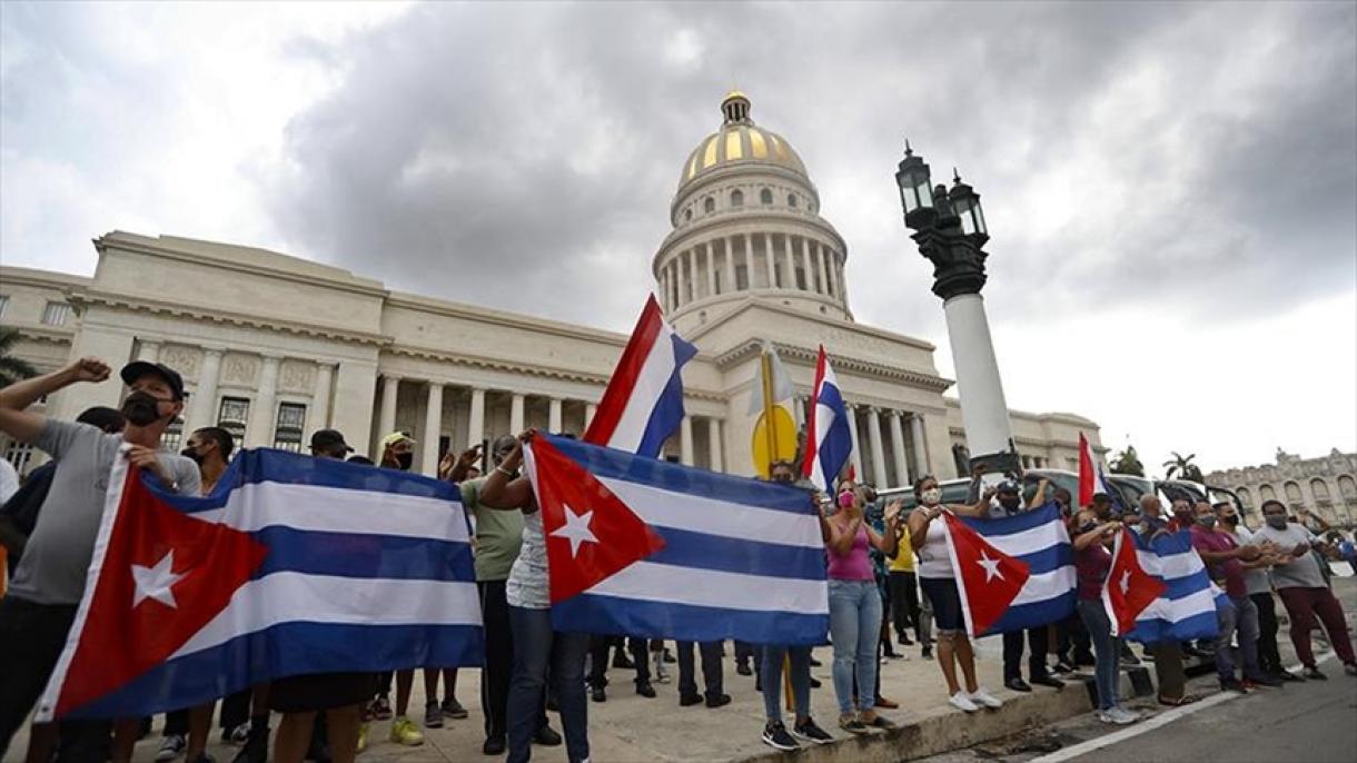Демонстрации в Аржентина в подкрепа на Куба...