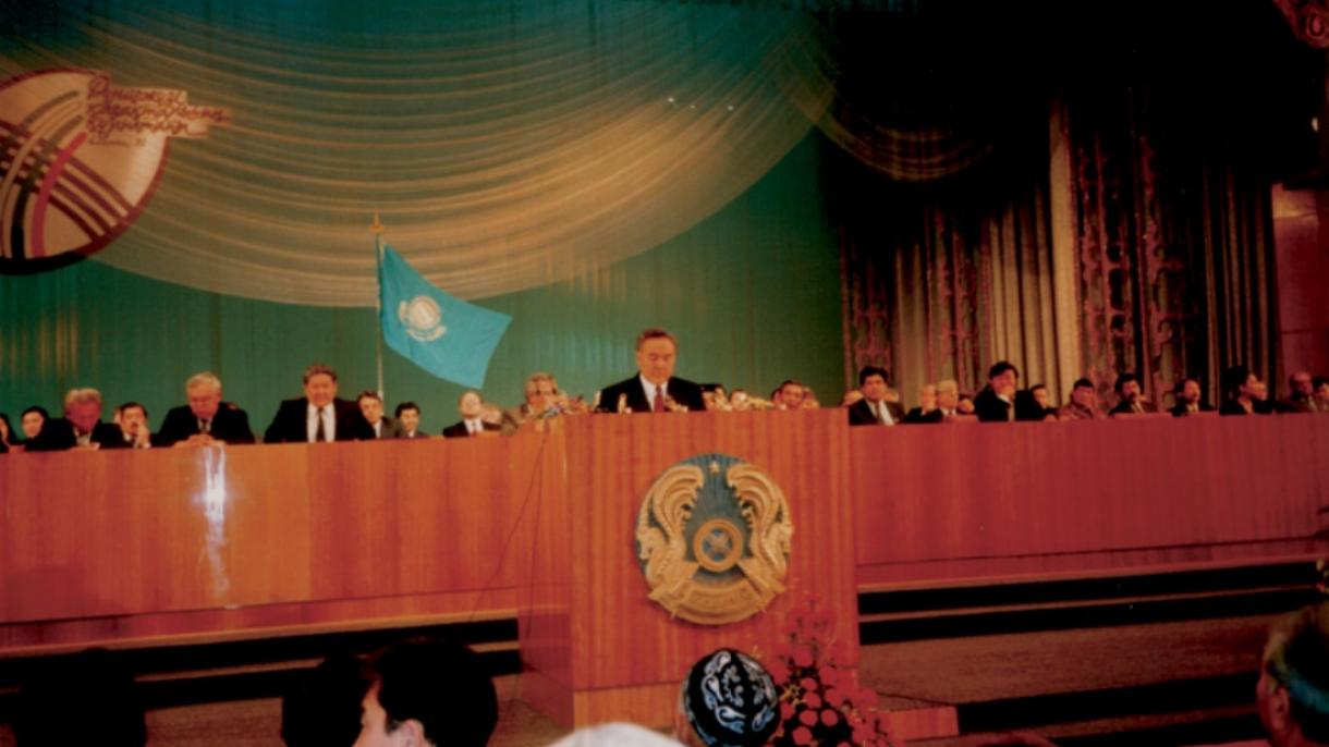 Алматыда 1991 жылы дүниежүзі қазақтары тұңғыш құрылтайы