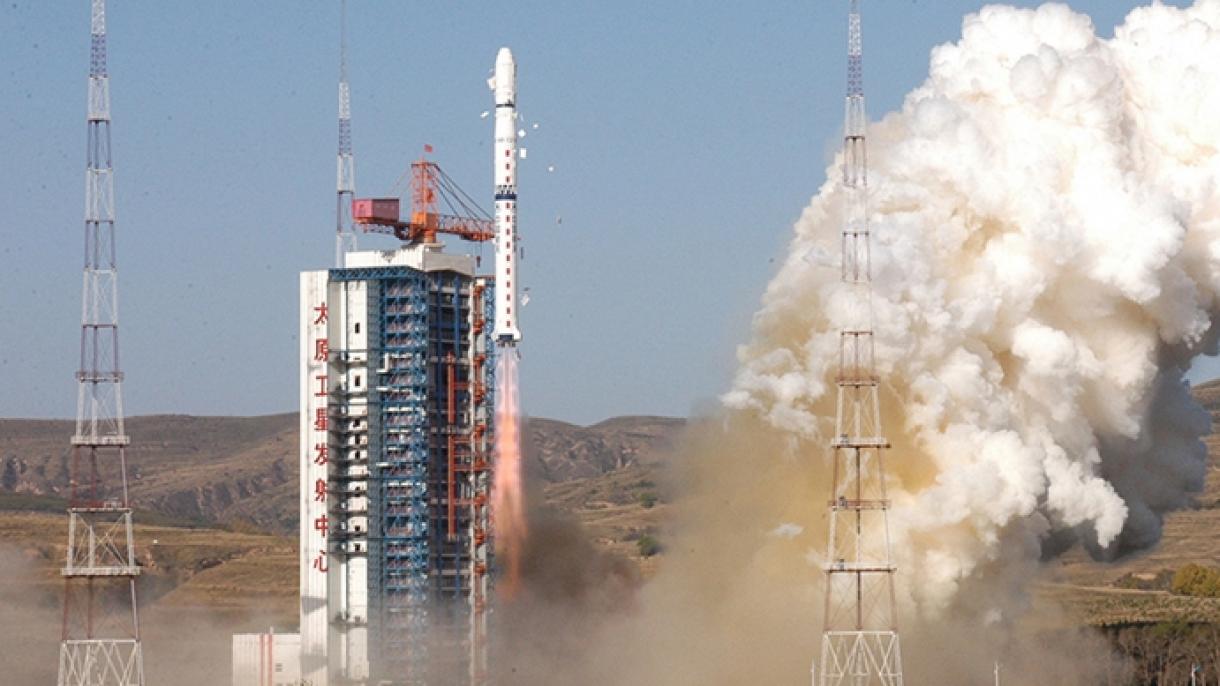 La Cina lancia il satellite "ChinaSat 19" nello spazio
