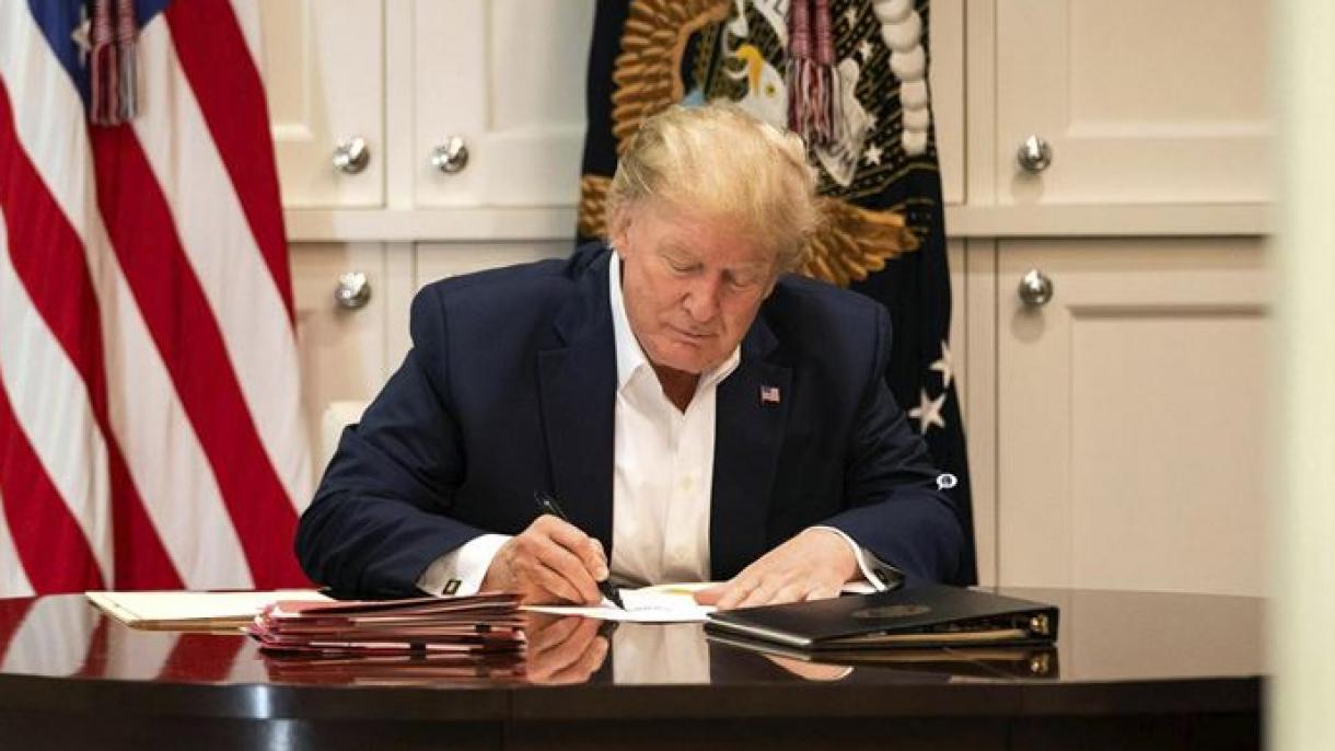 ترامپ بسته حمایتی کرونا را امضا کرد