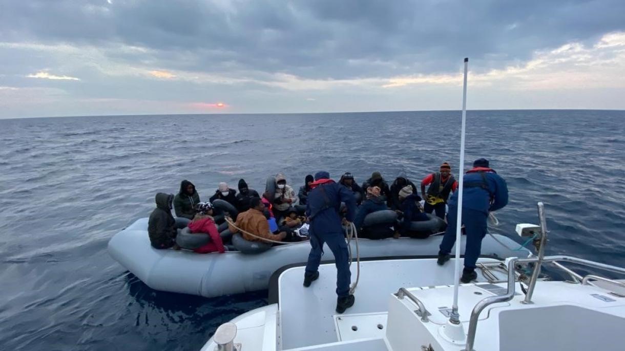 La-Manş boğazını keçməyə çalışan miqrantlar xilas edilib