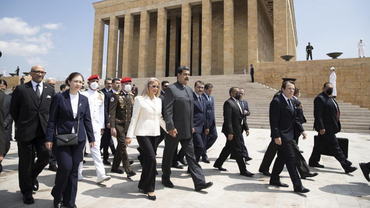 Maduro en Ankara: “¡Viva Turquía, viva Venezuela, vivan nuestros libertadores!”