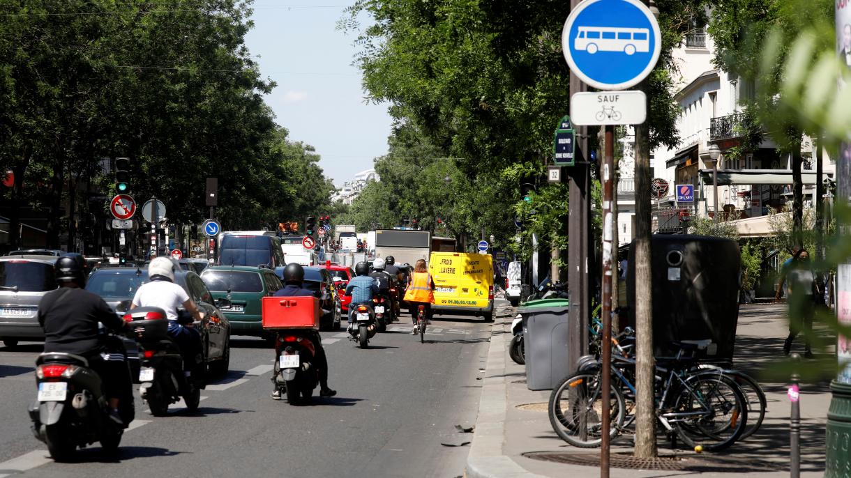 قرنطینه کرونا، جریان ترافیک در خیابانهای پاریس را متوقف کرد