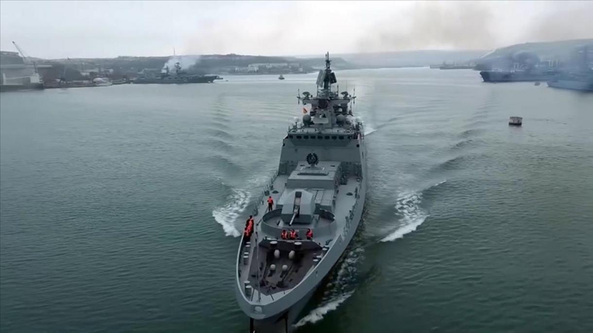 Az orosz flotta hadgyakorlatot végez a Krím félsziget közelében