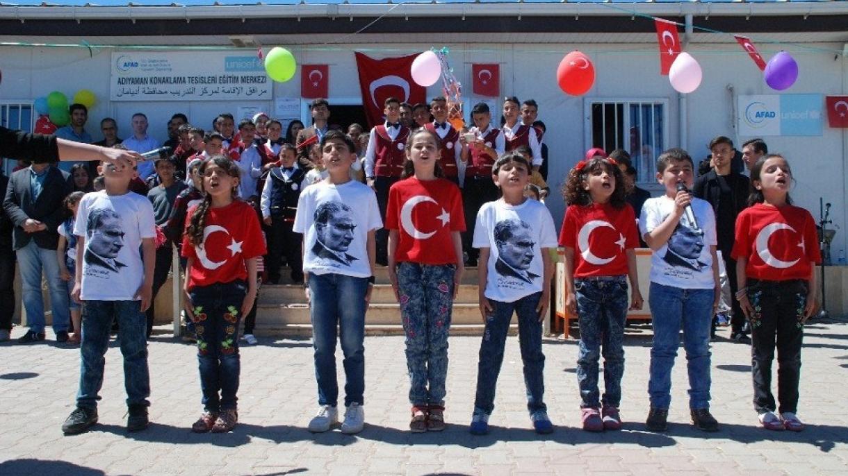 شادی کودکان سوری در مراسم روز عید کودک در ترکیه