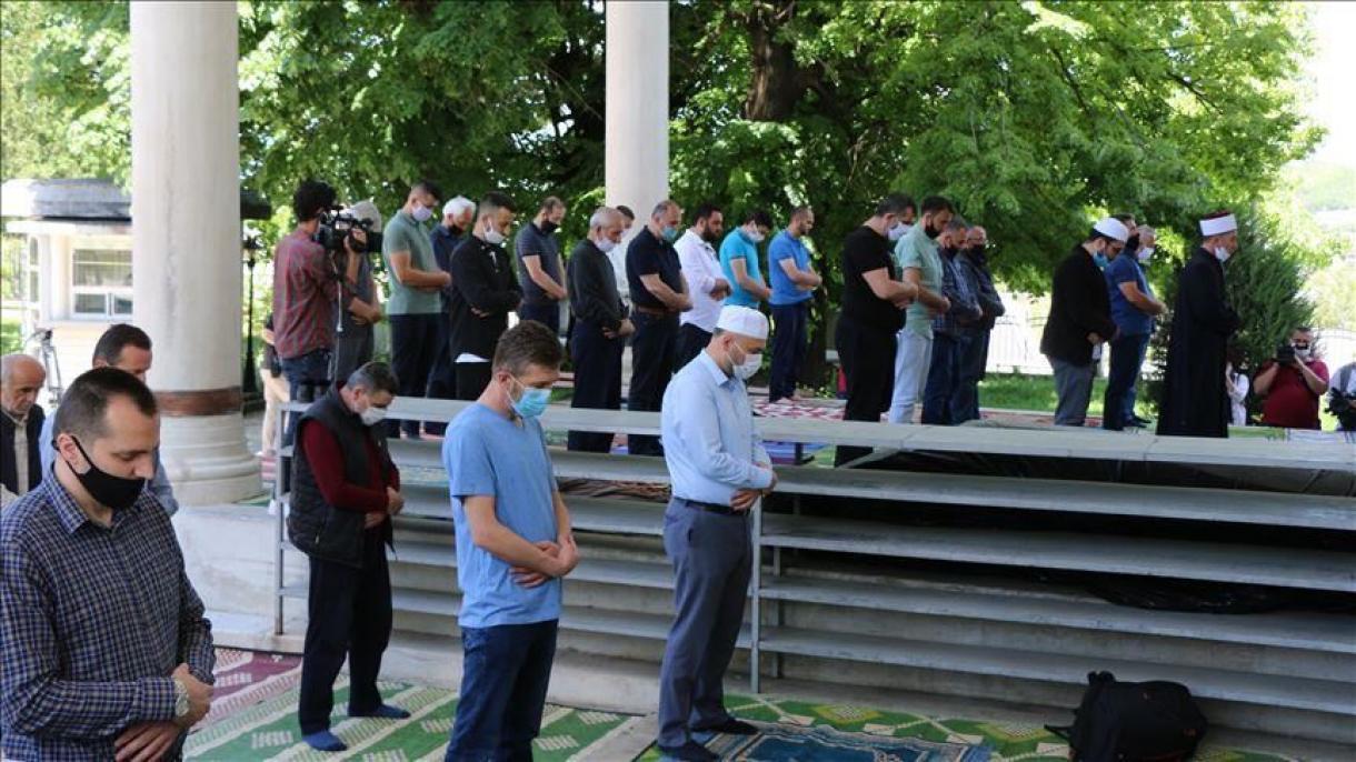 Северна Македонија: Отворени џамиите по двомесечен прекин поради Ковид-19