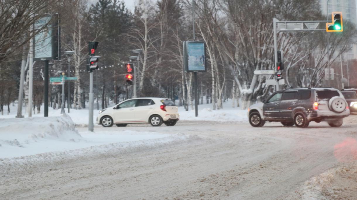 哈萨克斯坦首都阿斯塔纳遭暴风雪侵袭