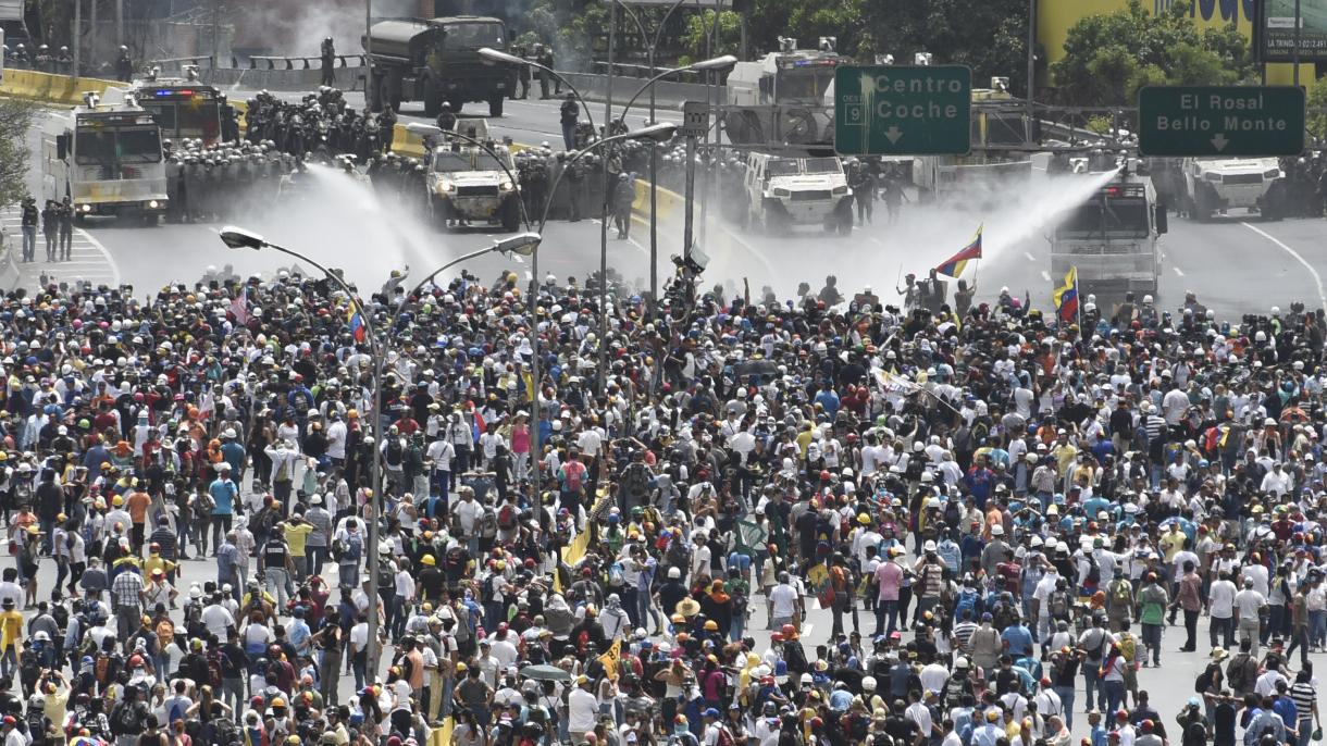 Συνεχίζονται οι διαδηλώσεις κατά της κυβέρνησης στη Βενεζουέλας