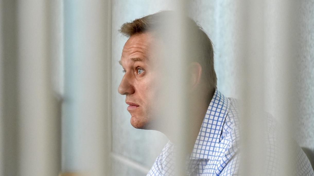 El político opositor ruso Alekséi Navalni fue condenado a nueve años de cárcel por fraude y desacato