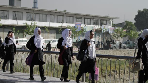 افغانستانده اونلب قیز باله مسموم بولدی