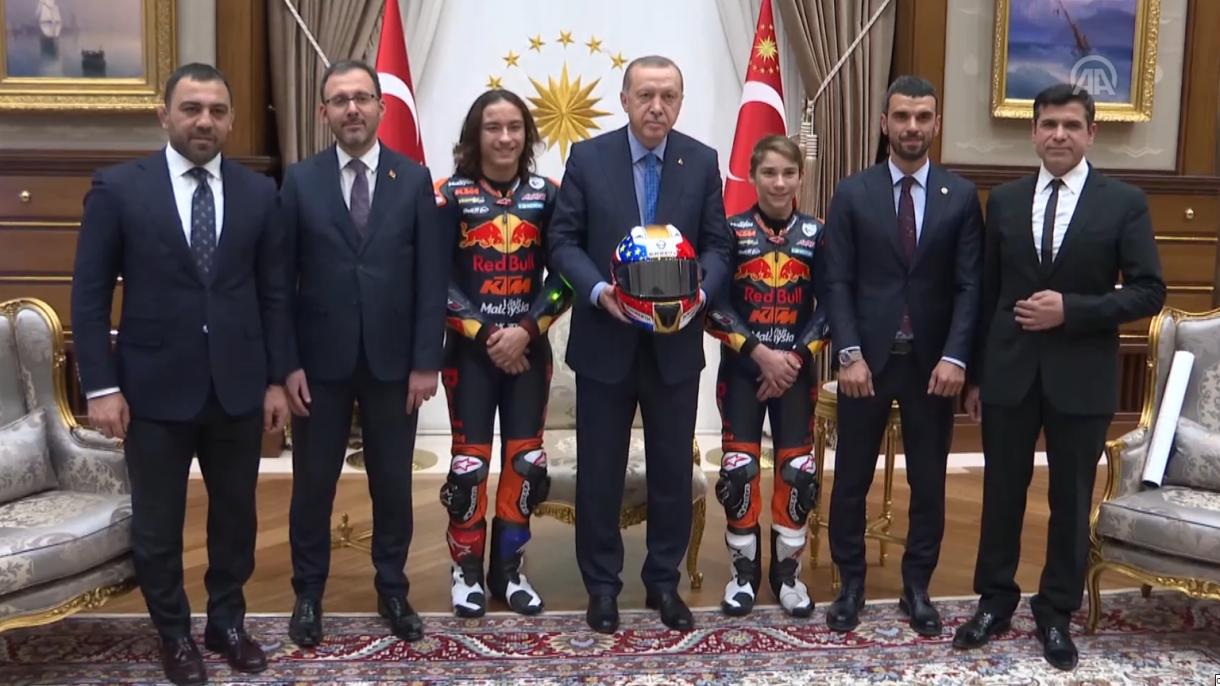 ئەردوغان موتوسىكلىت دۇنياسىدىكى ياش چېمپىيونلارنى قوبۇل قىلدى