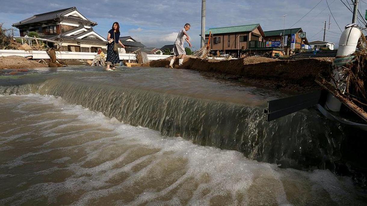 日本强降雨引发洪水和山体滑坡致100人死亡