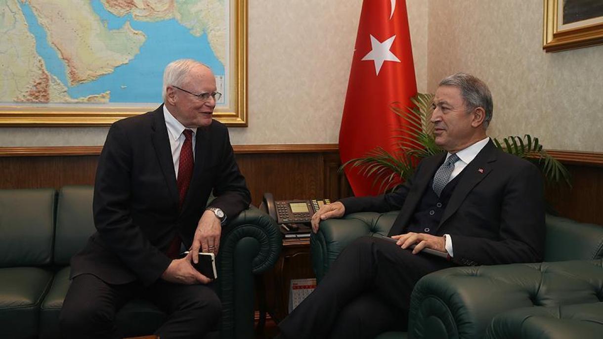 دیدار وزیر دفاع ترکیه با فرستاده ویژه آمریکا در امور سوریه