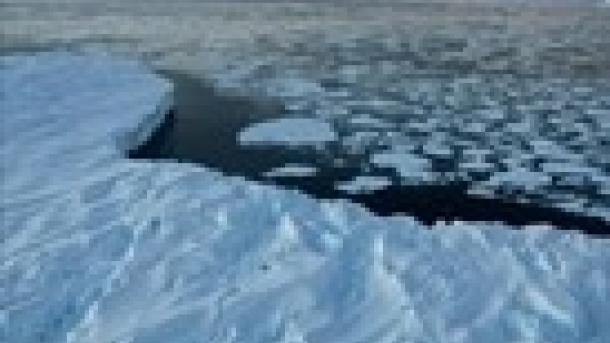 От Антарктика се е отчупи един гигантски айсберг