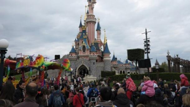 Evropska komisija pokrenula istragu o "diskriminaciji gosta u Disneylandu"