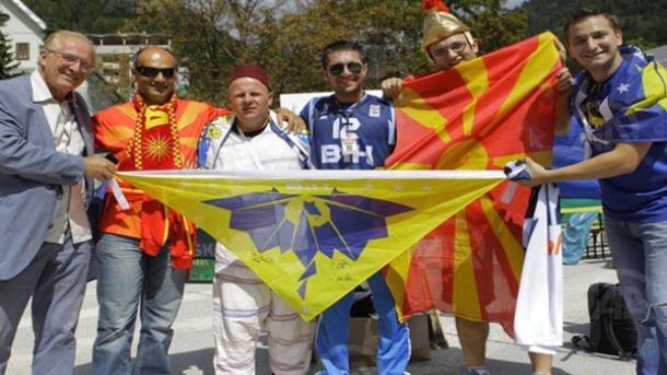 Navijači BiH i Makedonije poručili: Cijeli Balkan je u Jesenicama i to je najvažnije