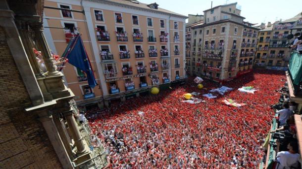 Španija: Ispaljivanjem raketa u Pamploni počeo festival San Fermin