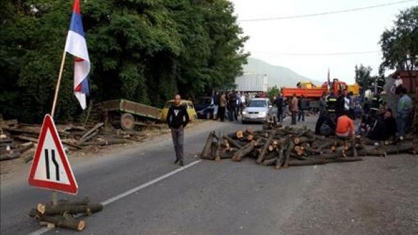 Serbët e Kosovës ndërprejnë komunikimin me KFOR-in
