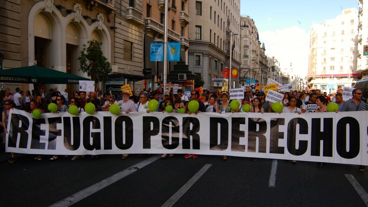 Miles de españoles dicen al Gobierno "basta de excusas" con los refugiados