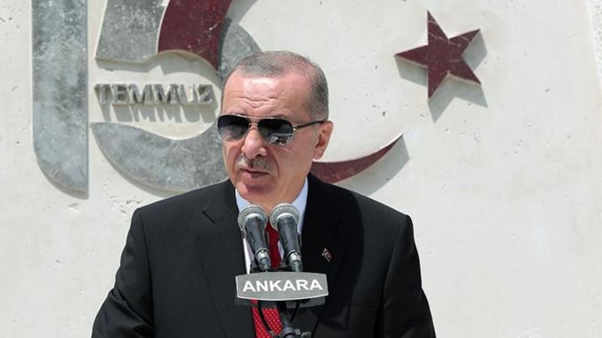 Президентът Ердоган постави венец пред мемориала на героите от 15ти юли...