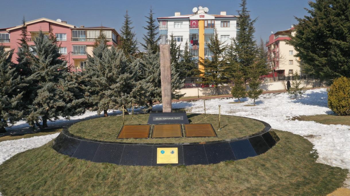Анкарада Білге Тоныкөк жазба ескерткішінің көшірмесі орнатылды