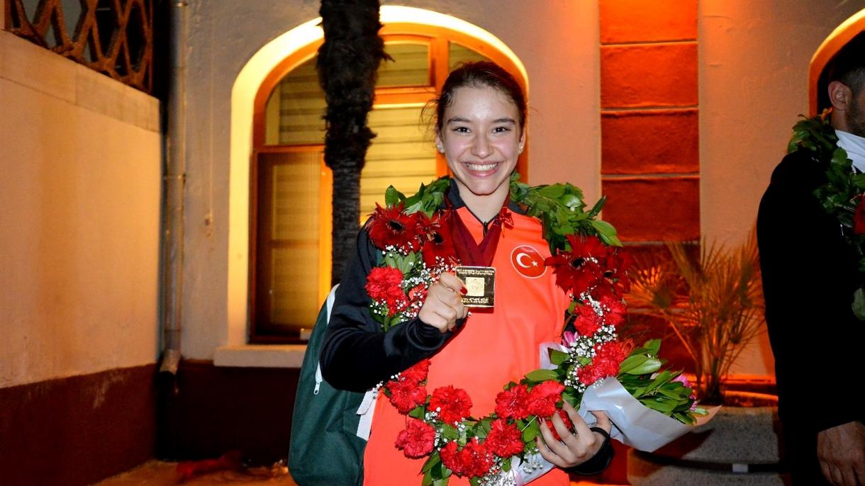 La gimnasta turca Ayşe Begüm Onbaşı, la deportista del mes en Juegos Mundiales