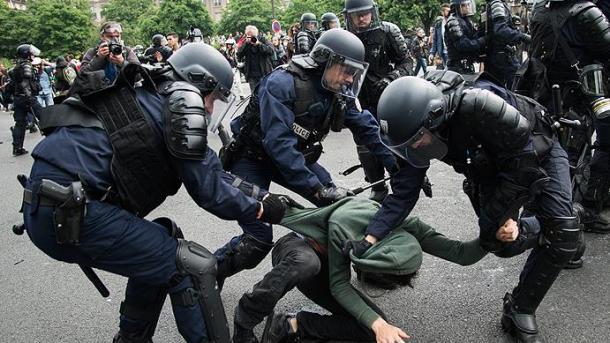 فرانس : مظاہروں کا  سلسلہ جاری ،دس افراد زخمی