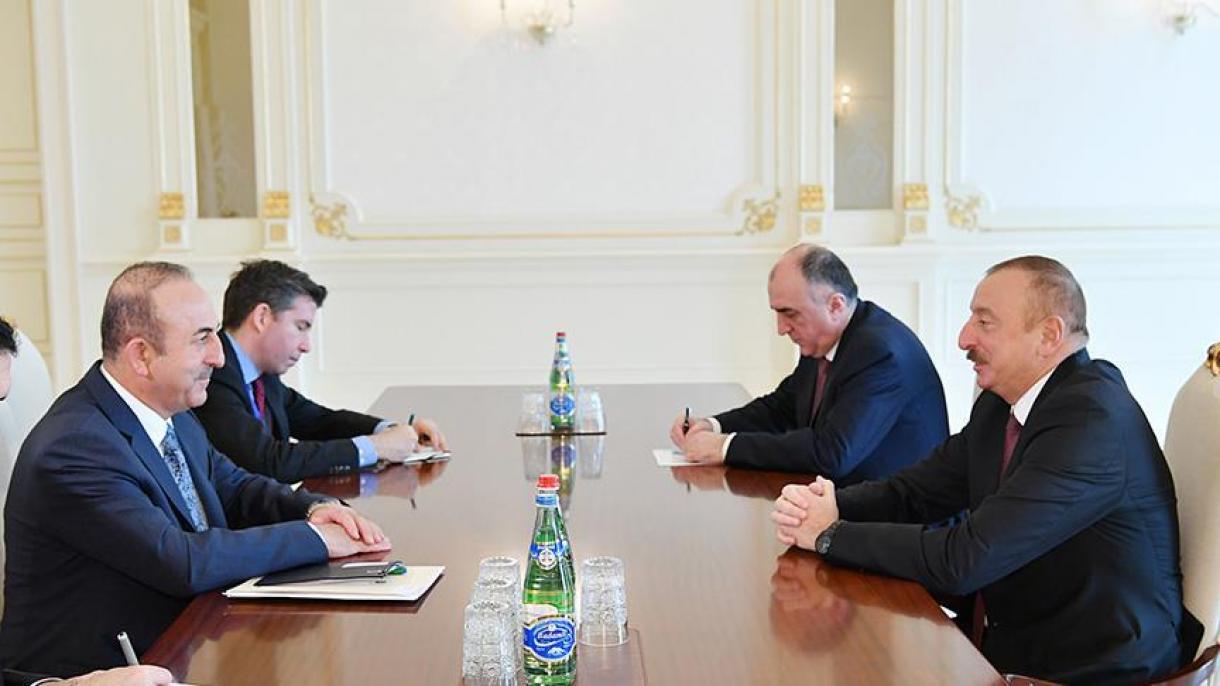 Cavuşoğlu ha sido recibido por el presidente azerbaiyano Alíev