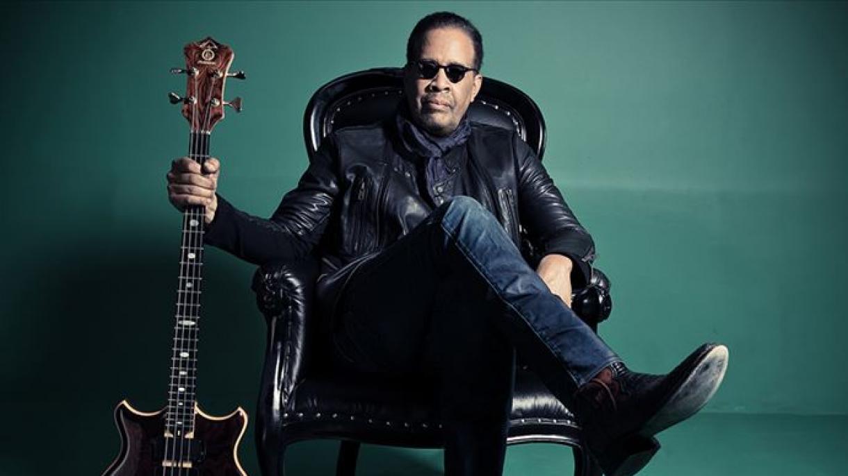El bajista Stanley Clarke impartirá concierto en Estambul el 16 de octubre