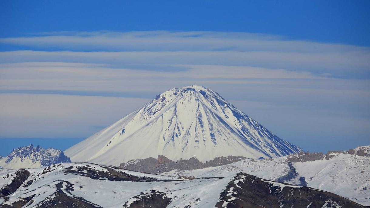 Ararat tawı häm Nux köymäse