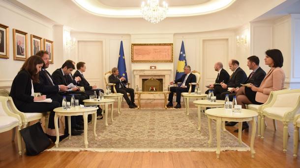 Johannes Hahn Hashim Thaçi 2