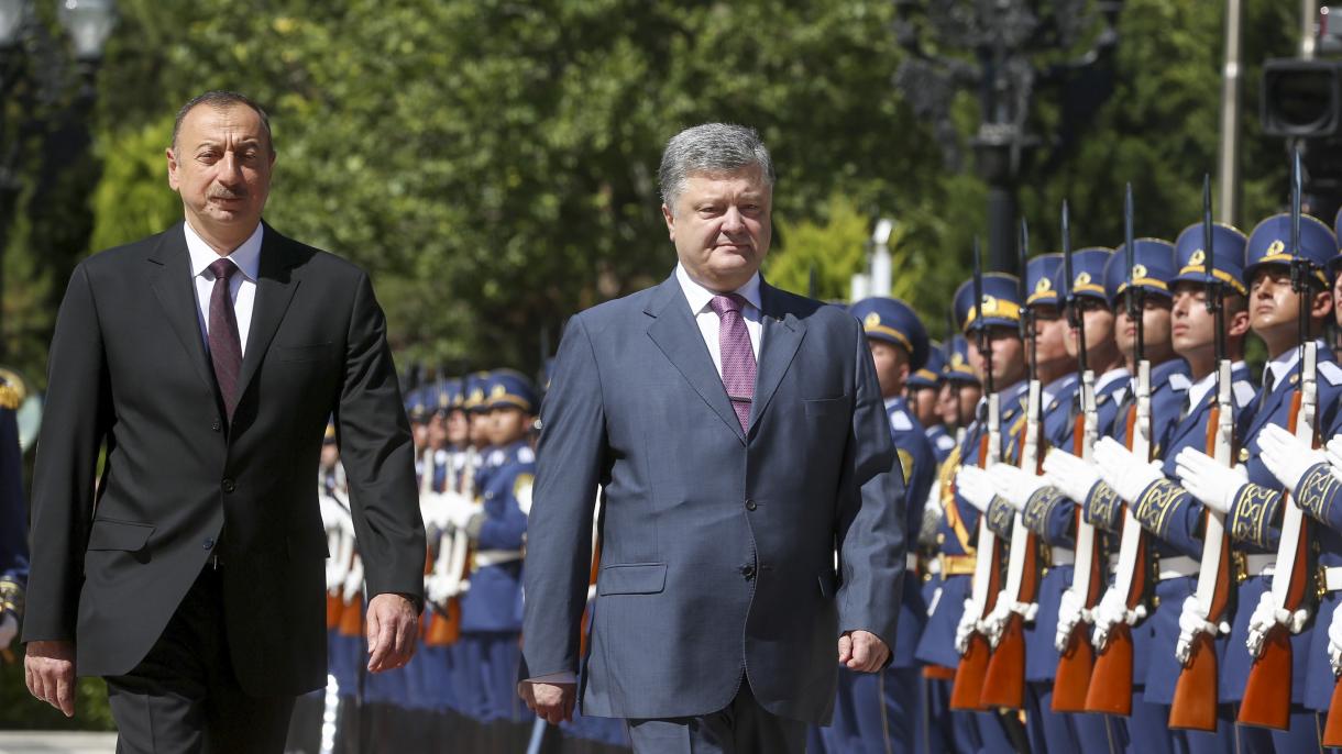 Украинскиот претседател Порошенко во официјална посета на Азербејџан