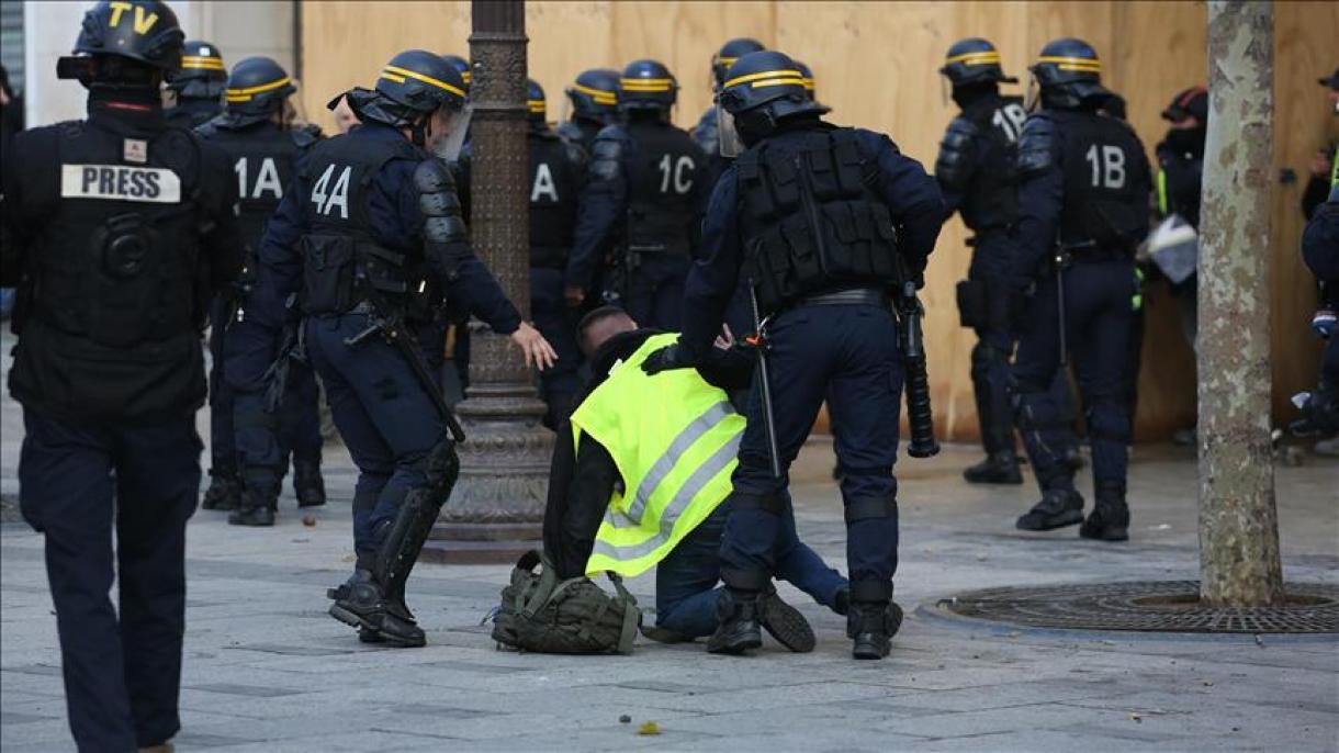 101 pessoas presas nos distúrbios durante os protestos que continuam em Paris