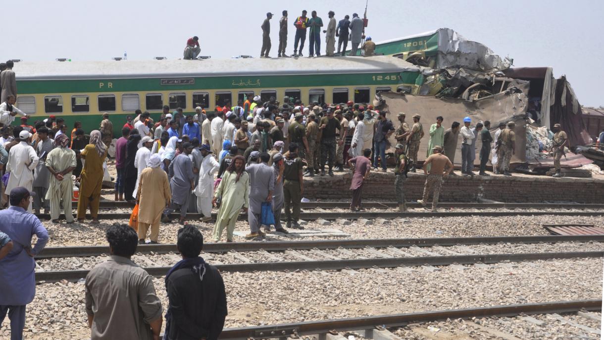 巴基斯坦两火车相撞据初步统计11死85伤