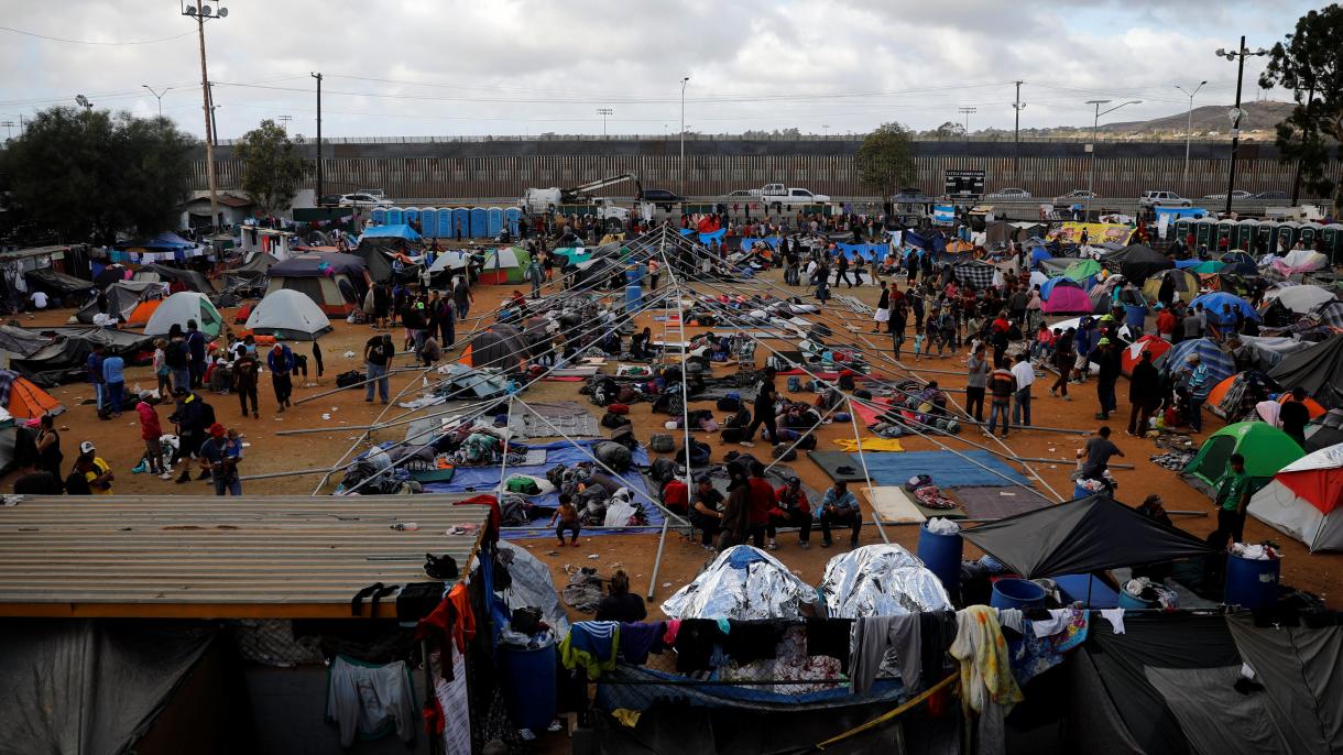 特朗普就边境的七千难民发表声明