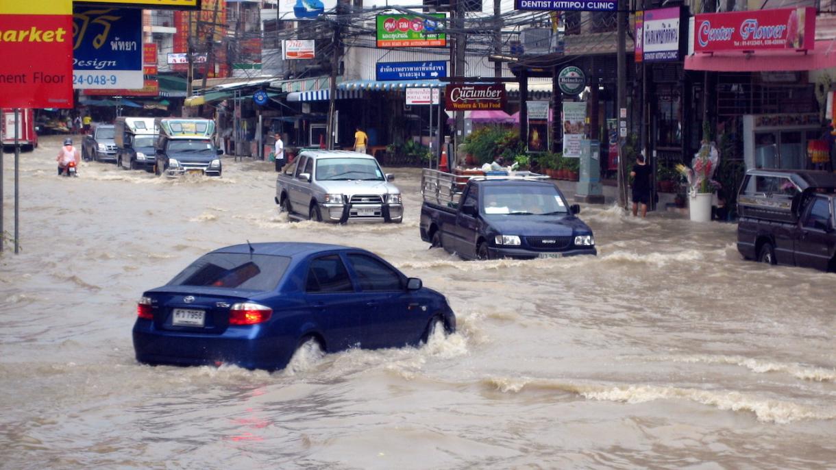 Furtună şi inundaţii în Asia