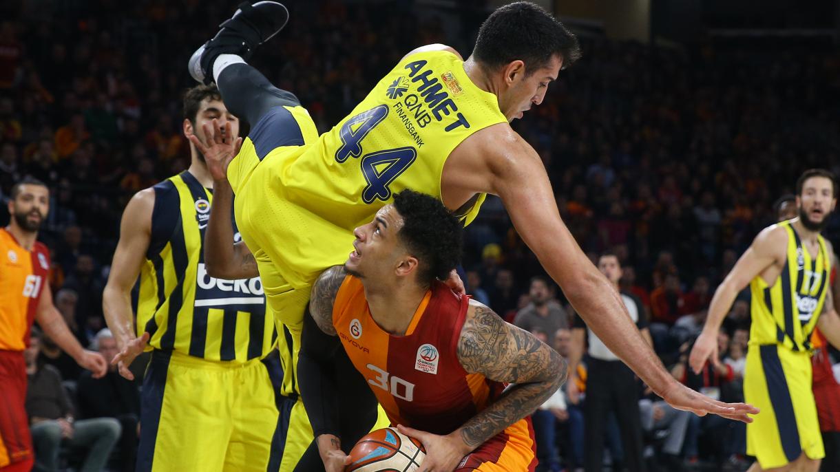 Qalatasaray lider Fənərbaxça Beko ilə qarşılaşdı