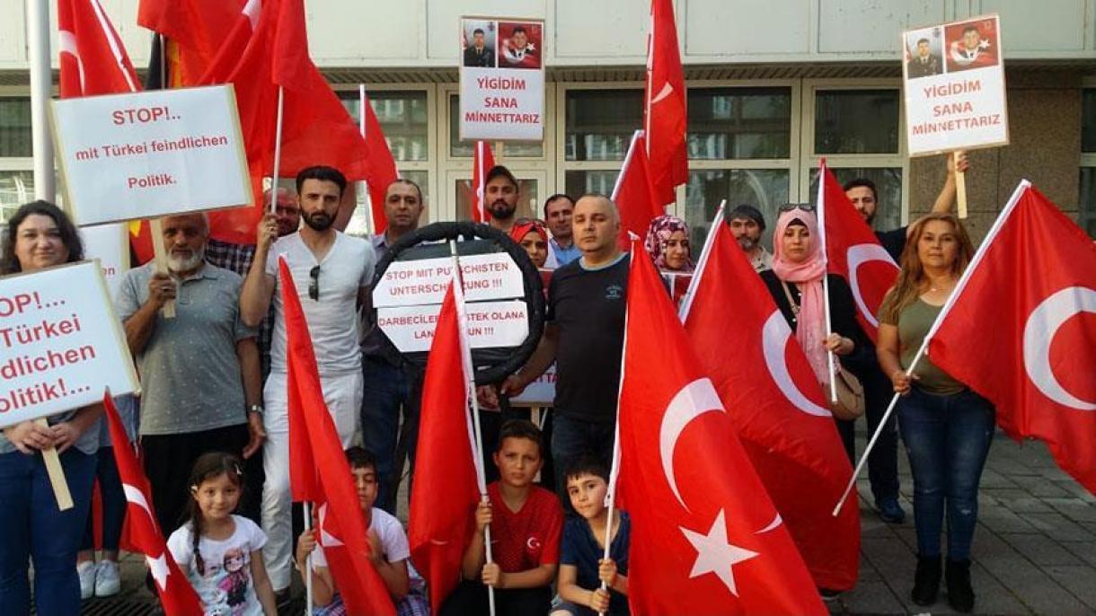 Διαμαρτυρία από τους «Λάτρεις της Τουρκίας Wuppertal» στη Γερμανία