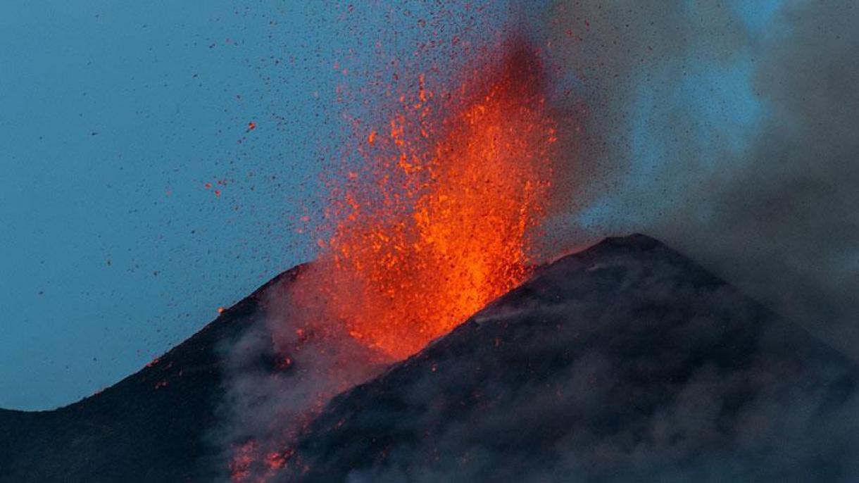 Italija: Etna i dalje izbacuje užarenu lavu